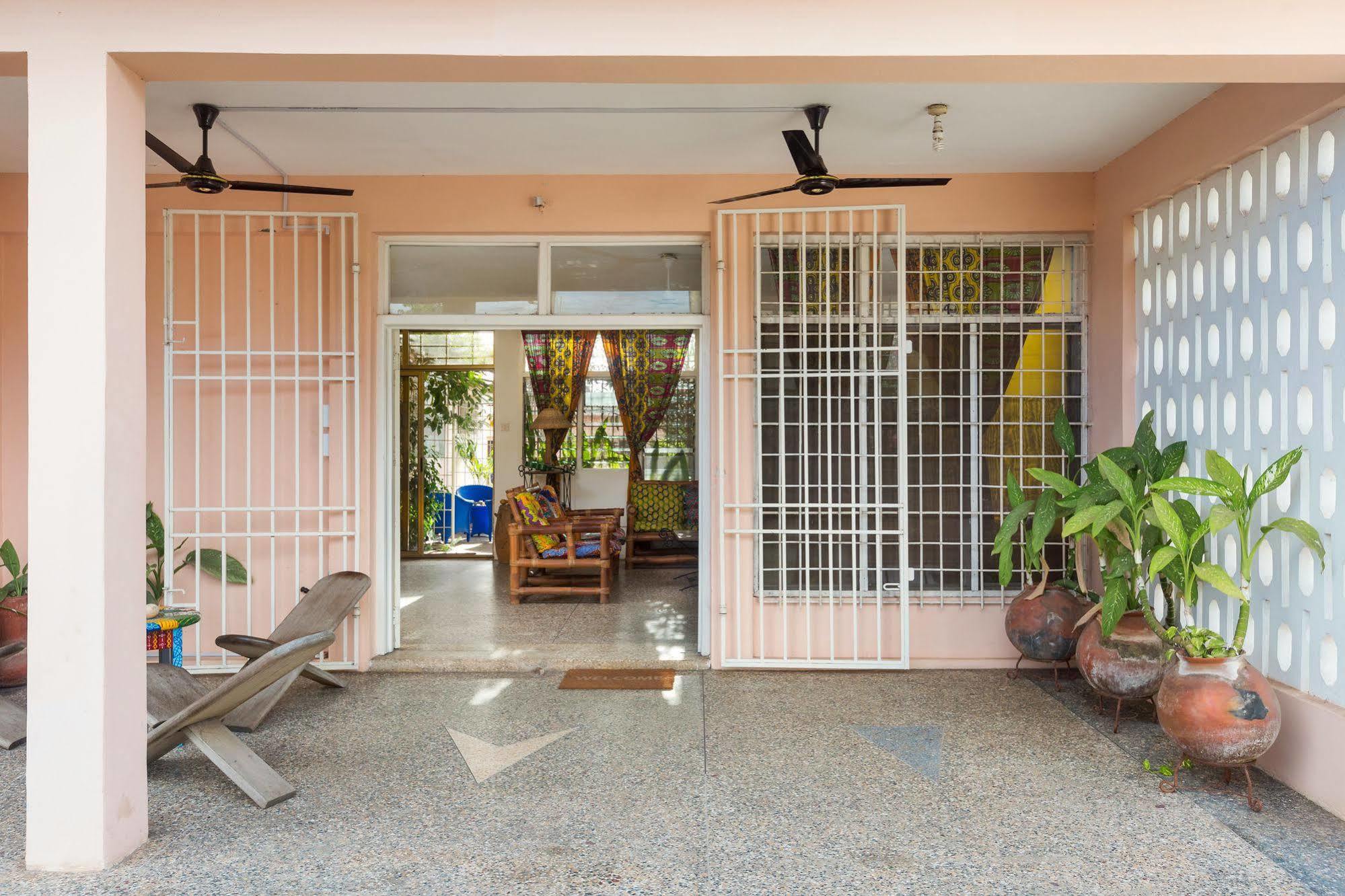 Agoo Hostel (Adults Only) Accra Esterno foto